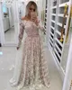 Magnifique 2018 Robe De Mariée En Dentelle À Manches Longues Encolure Encolure Une Ligne Illusion Dos Nu Rose Sous Les Boutons Dos Robes De Mariée