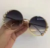 Luksusowe Designer Kobiety CH0288 Okrągłe okulary Czarny / Szary Obiektyw Gradientowy Z Pearl Fashion Brand Sunglass Z Hard Box