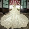 Vestidos de novia de talla grande vintage Rebordear Manga larga Cuello transparente Encaje Capilla Tren Vestido de novia Vestidos de novia por encargo