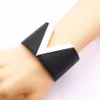 Women Moda Pop V Palavra Simples Wide Leather Hand Bracelet Classic All Match Punk Ladies Bangle Jewelry7776229