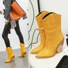 Botas de tornozelo de couro de couro falso amarelo preto branco para mulheres cunha de salto alto botas de cobra grossa impressão ocidental botas de vaqueira y200114
