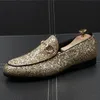 Luksusowe Mężczyźni Oxfords Wedding Shoes Sented Toe Męskie Sukienka Buty Patent Skórzany Mężczyzna Moda Designe Casual Buty