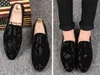 Повседневные мужчины блестят новые мужские модные квартиры дизайнерские туфли для ботинки с блестками