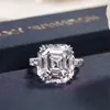 Verkliga mousserande lyxsmycken 925 Sterling Silver Princess Cut Big White Topaz Square Cz Diamond Gemstones Eternity Women Wedding 240F