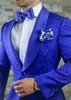 Groom Tuxedos Royal Blue Paisley Hommes Tuxedos De Mariage Châle Revers Hommes Veste Blazer Mode Hommes Dîner / Costume Darty (Veste + Pantalon + Cravate) 1228