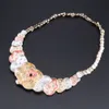 Conjuntos de joyas de cristal de oro de Dubai para mujer Forma de flores Collar Pendientes Pendientes Anillo Anillo Creativo Joyería de boda Juego de joyas para novia