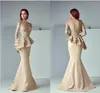 2023 Hot Sereia Mãe da Noiva Vestidos Sheer Neck Lace Apliques Mangas Compridas Peplum Até O Chão Vestidos de Casamento Plus Size Mães Vestidos