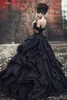 Vestido de fiesta negro vintage Vestidos de novia con hombros descubiertos Volantes en cascada largos y vestidos de novia góticos fruncidos 2022 Vestido de novia de vampiro medieval con cordones