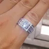 2019 Nouveaux anneaux de mariage pour hommes Mode Silver Gemstone Engagement Anneaux de fiançailles Blanche de diamant simulée pour le mariage K5654218R5039592