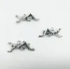 100pcs / lot gräshoppa insekter legering charm hängande retro smycken diy nyckelring forntida silver hänge för armband örhängen 23x9mm