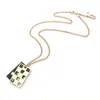 Nowy przyjęcie mody Lady Titanium Steel 18k Splated Gold Długi naszyjnik z literą V Pustka Plaid Double Color Pendant 3 Color3273381