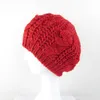 Nieuwe hete vrouwen gebreide baretten winter warme gebreide mutsen mode zachte vrouwen wollen hoeden baret twisted gebreide hoed dames garen baret