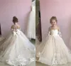 Goedkope Nieuwe Champagne Tule Flower Meisje Jurken voor bruiloften Kant Applicaties Lange Mouwen Boog Meisjes Pageant Jurk Prom Kids Communie Toga's