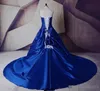 2019 Royal Blue White Vintage Wedding Dresses Sweetheart Neckline Beaded Beading Chapel Train Satin Lace Up Back Appliqued Wedding Gown