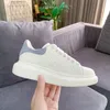 2020 Lyxplattform Mode Designer Män Kvinnor Skor Sneakers Läder Velvet Svart Vit Röd Flat Casual Shoes Platform Trainer 5-11