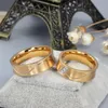 Unikalne Alliance Anel Ouro Titanium Promise Wedding Para Pierścienie Dla Mężczyzn I Kobiet Złoty Kolor Zaręczyny Biżuteria Party Prezent VR325