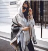 고품질 여성 겨울 스카프 패션 스트라이프 블랙 베이지 폰쵸 및 케이프 후드 두꺼운 따뜻한 shawls 및 스카프 femme outwear GB1403