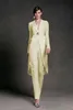 Podstawowe sukienki swobodne Jumpsuits 2019 Mother of the Bride V Neck Pant Suits Weddne suknie gości z kurtkami z długim rękawem szyfon