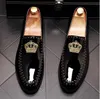 British Fashion Men Breattable Party Nightclub Dress Shoes Crown Leather broderi nitar loafers slip-on lat körsko W164