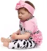 Simulación de 22 pies del bebé el dormir con el modelo de la vaca ropa de color rosa mini material durable y seguro lindo de silicona