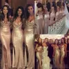 Sparky Rose Gold Sequins Bridesmaid Klänningar med Spaghetti Straps Ruched Deep V Neck Pleats Sexig Side Slit Mermaid Maid of Honor Gown