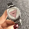 Varumärkeskvarts handledsur för kvinnor flicka triangulär kristallstil uppringa metall stålband klockor gs 21 2626