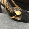 Diseñador de lujo tacones altos Zapatos de vestir con punta cuadrada BOMBAS DE CALFSTRETCH DE MALLA Y BERRY Sandalias de cadena sexy para mujer Schuhe Fashion STRETCH PUMPS