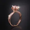 Anello di fidanzamento con diamante simulato di lusso da 2 ct Regalo di gioielli Design floreale Solido 100% argento 925 Anelli di nozze in oro rosa per le donne