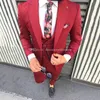 New Arrival Slim Pasuje Red Groom Tuxedos Peak Lapel Mężczyźni Wedding Party Odzież 3 sztuki Man Work Suit (Kurtka + Spodnie + Kamizelka + Krawat) K175