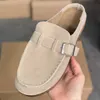 Designer Kvinnor Sommar Tofflor Sandaler Bekväma Slipper Läder Non-Slip Lady Flat Ins Europeisk Scuffs Lätta Träskor Mjuka Sandaler