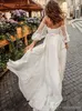 Vit Enkel design Boho Bröllopsklänningar A-Line Ärmlös Ruched Lår High Split Bridal Gowns Robe de Mariée Sexig Beach Bröllopsklänning