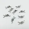 100pcs / lot gräshoppa insekter legering charm hängande retro smycken diy nyckelring forntida silver hänge för armband örhängen 23x9mm