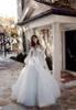 Abiti da sposa bohémien in pizzo 2020 con spalle scoperte Applicazioni floreali in 3D Una linea abiti da sposa a maniche lunghe Sweep Train Abito da sposa Boho