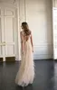 Sexig A-Line Wedding Dresses Beach Style Deep V Neck axelbandslös baklös lårhöga slitsar golv Lenth Feathers Formell bröllopsklänning 178Z