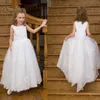 Abito da principessa elegante in pizzo bianco Bellissimo abito da ragazza di fiori per bambini da matrimonio Abiti da prima comunione senza maniche Foraml indossa