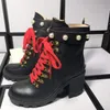 2019 Модные женские туфли Модные британские сапоги с круглым носком Martin Boots Пряжка с ремешком на толстом каблуке с круглым носком со стразами Фирменные ботильоны 35-42