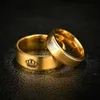 Modyle 2018 Nowy Złoty Kolor King i Królowa Korona Ze Stali Nierdzewnej Para Pierścienie Dla Pary Miłości Promise Pierścienie Dla Kobiety