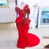 Kırmızı Denizkızı Abiye Bir Omuz Tüyler Boncuk Kristaller Peplum Abiye Ruffles Saten Aplikler Dubai Afrika vestidos de fiesta