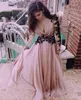 Lange mouwen Zwart Kant Applicaties Avondjurken Dusty Pink Chiffon Prom Party Jurken A-lijn Diepe V-hals Dompelen Designer Prom-jurken