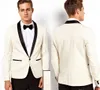 Nowe białe szczupły fit garnitury plażowe ślubne Tuxedos 2 sztuki garnitury oblubieńcy najlepszy mężczyzna na bal maturalny (kurtka+spodnie+muszka)