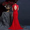 赤いレースの背中のないセクシーなチャイナの長い花嫁の道跡結婚のドレス中国のイブニングガウン女性結婚式Qipao現代のパーティードレスローブC18122701