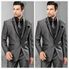 Tuxedos de marié gris pour mariage, un bouton, revers, costume d'affaires pour hommes, costumes de bal (veste + pantalon + gilet + cravate)
