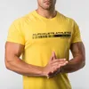 Ny sommar Mens Kortärmad T-shirts Casual Bodybuilding Fitness Mens Gymkläder Workout Brev Skriv ut T-shirt för män