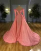 2020 Wspaniały Sparkly Prom Dresses Aplikacje Koraliki Piór Party Suknie Custom Made Różowy Zdejmowany pociąg Suknia Wieczorowa Dla Kobiet