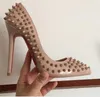 Envío Gratis Nude Patent Leather Rivet Spikes Dedos en punta Zapatos de tacones altos Mujeres Lady Zapatos de boda de cuero genuino Bombas Tacones de aguja