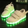 Enfants Led Chaussures Bébé Enfants Casual Ailes Chaussures Coloré Rougeoyant Bébé Garçons Et Filles Athlétique Baskets USB De Charge LED Light Up Chaussures