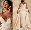 2019 African Mermaid Plus Size Trouwjurken Overskirts Sheer Neck Lange Mouw Pearls Headed Garden Country Bridal Towns