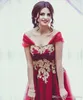 2019 Arabiska Dubai Modest Gold Appliques Red Bridesmaid Dress Off Axes A Line Bröllop Guest Maid of Honor Gown Plus Storlek Anpassad Made