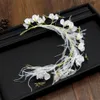 Koreanische handgemachte weiße Blumen mit Federkranz Hochzeit Braut Tiara Haarschmuck