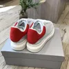 Designer skor för kvinnor män mode läder sneakers 3m reflekterande röd svart sammet tjocksulad höjd ökar avslappnad sko